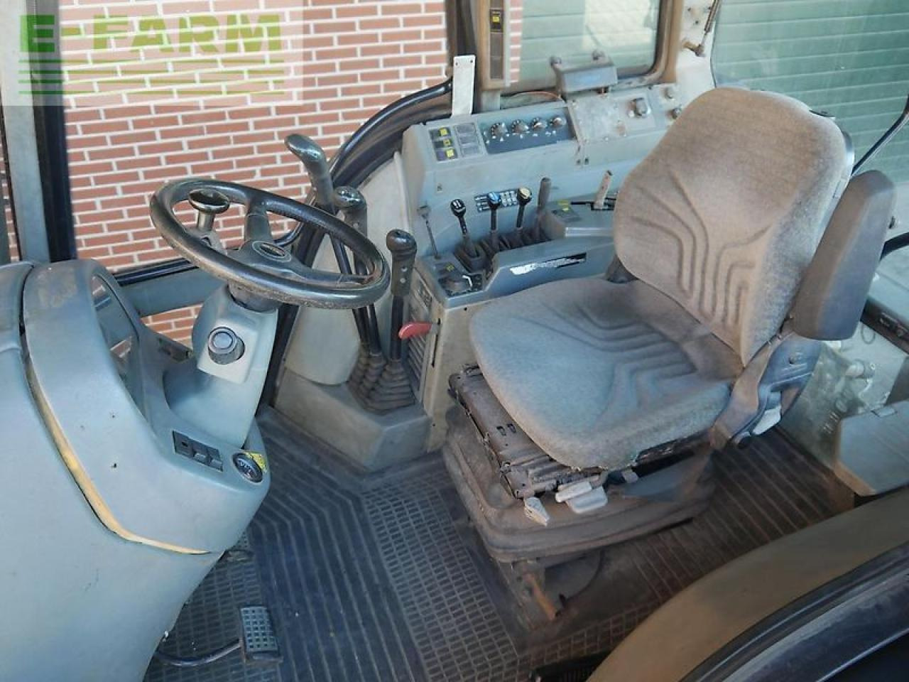 Tractor agricol Valtra 8450: Foto 10
