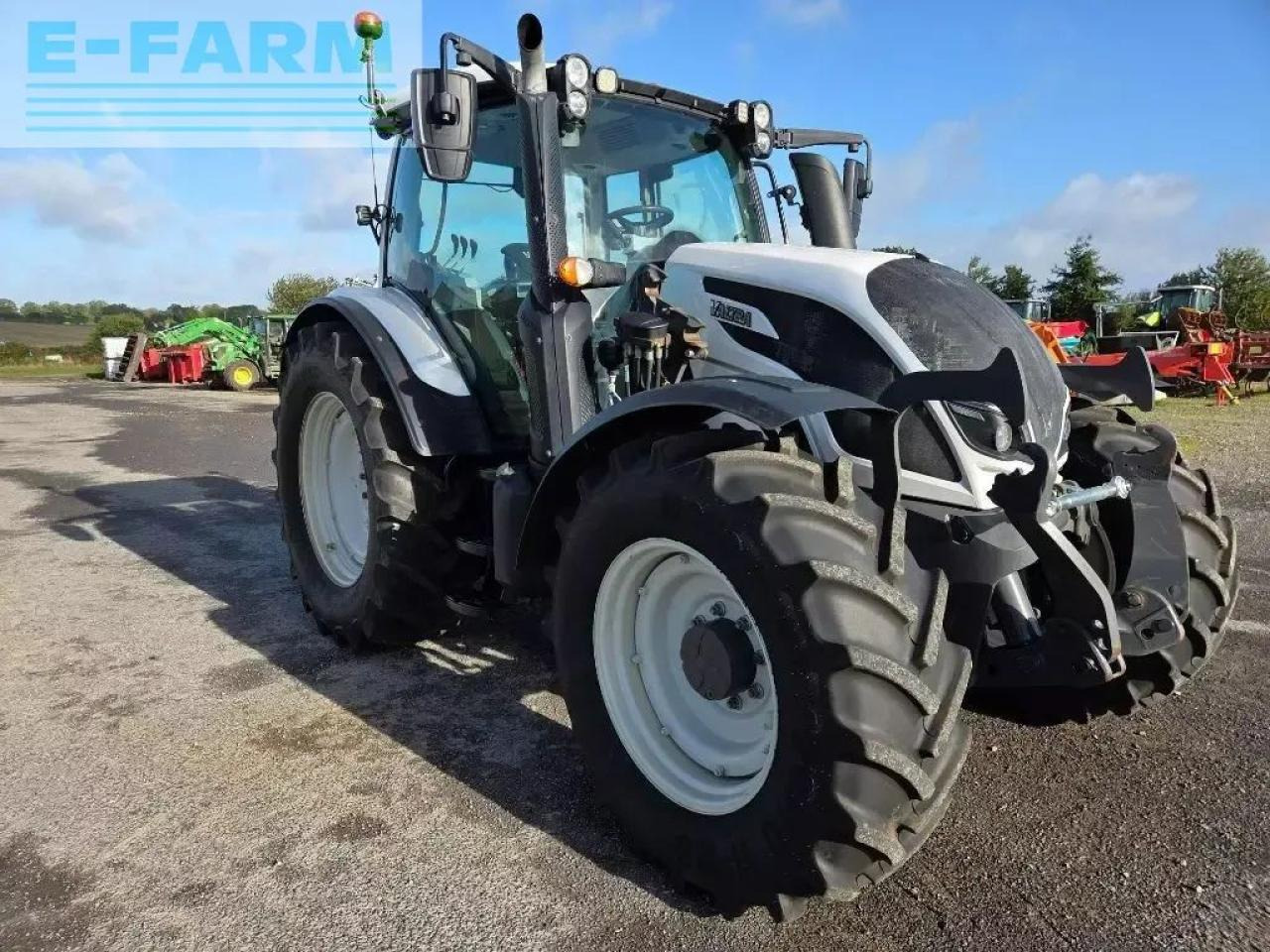 Valtra n124 hitech h5 HiTech - Tractor agricol: Foto 2 Valtra n124 hitech h5 HiTech - Tractor agricol: Foto 2