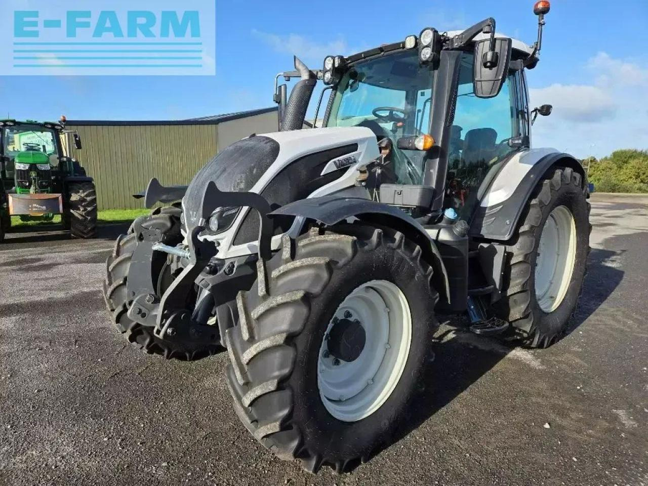 Valtra n124 hitech h5 HiTech - Tractor agricol: Foto 1 Valtra n124 hitech h5 HiTech - Tractor agricol: Foto 1