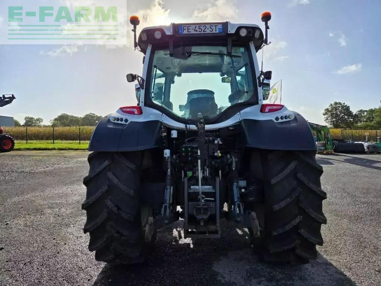 Valtra n124 hitech h5 HiTech - Tractor agricol: Foto 3 Valtra n124 hitech h5 HiTech - Tractor agricol: Foto 3