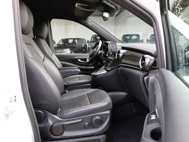 MERCEDES-BENZ EQV 300 Avantgarde,lang,7Sitze,2xSchiebetür,LED... - Microbuz, Autobuz electric: Foto 5 MERCEDES-BENZ EQV 300 Avantgarde,lang,7Sitze,2xSchiebetür,LED... - Microbuz, Autobuz electric: Foto 5