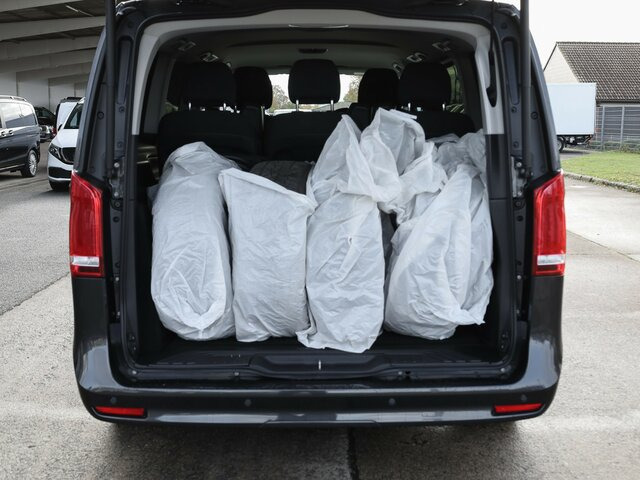 MERCEDES-BENZ EQV 300 lang,7Sitze,Schiebetür elektrisch,LED... - Transport persoane, Autoutilitară electrică: Foto 2 MERCEDES-BENZ EQV 300 lang,7Sitze,Schiebetür elektrisch,LED... - Transport persoane, Autoutilitară electrică: Foto 2