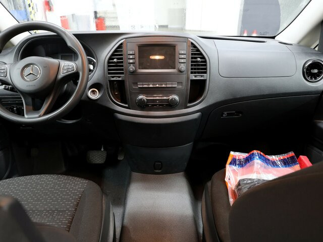MERCEDES-BENZ Vito 114 TourerPro,lang,Automatik,8Sitze,Kamera... - Microbuz, Transport persoane: Foto 2 MERCEDES-BENZ Vito 114 TourerPro,lang,Automatik,8Sitze,Kamera... - Microbuz, Transport persoane: Foto 2