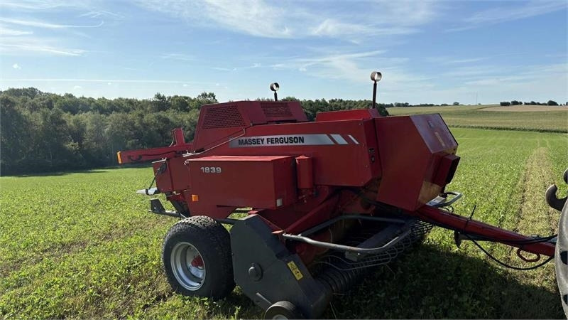 Massey Ferguson 1839 Småballe presser - Maşina de infoliat baloti: Foto 2 Massey Ferguson 1839 Småballe presser - Maşina de infoliat baloti: Foto 2