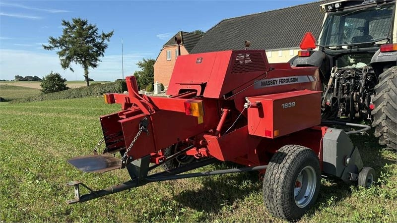 Massey Ferguson 1839 Småballe presser - Maşina de infoliat baloti: Foto 3 Massey Ferguson 1839 Småballe presser - Maşina de infoliat baloti: Foto 3