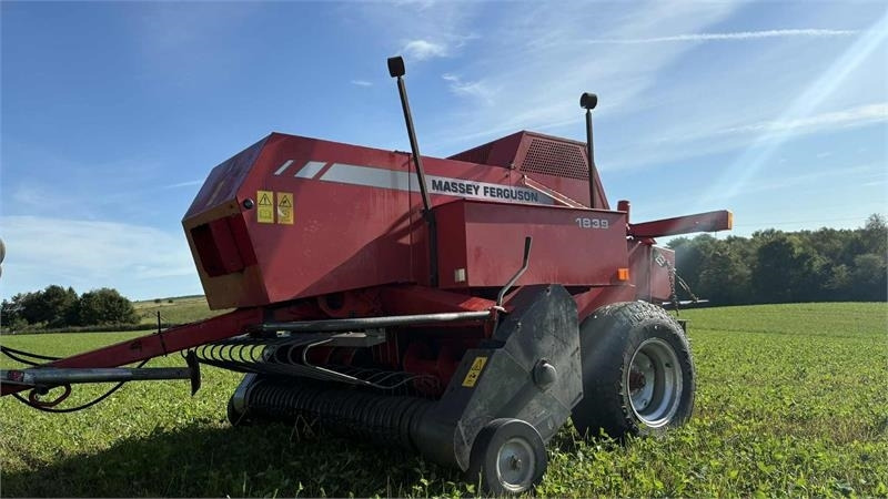 Massey Ferguson 1839 Småballe presser - Maşina de infoliat baloti: Foto 1 Massey Ferguson 1839 Småballe presser - Maşina de infoliat baloti: Foto 1