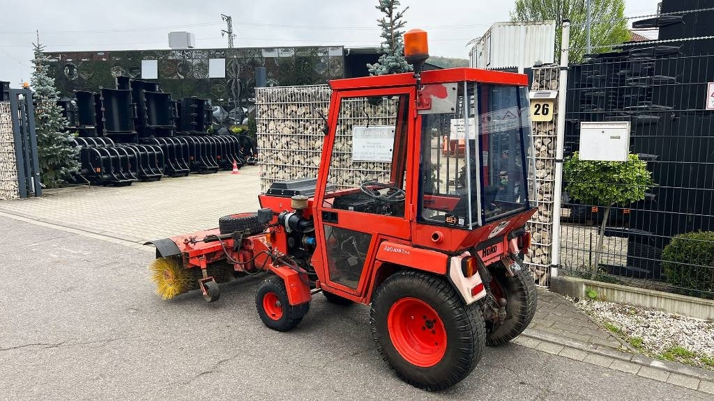 Hako 2300 D Kleintraktor, hyrd. Kehrmaschine, Zapfwelle - Tractor comunal: Foto 2 Hako 2300 D Kleintraktor, hyrd. Kehrmaschine, Zapfwelle - Tractor comunal: Foto 2