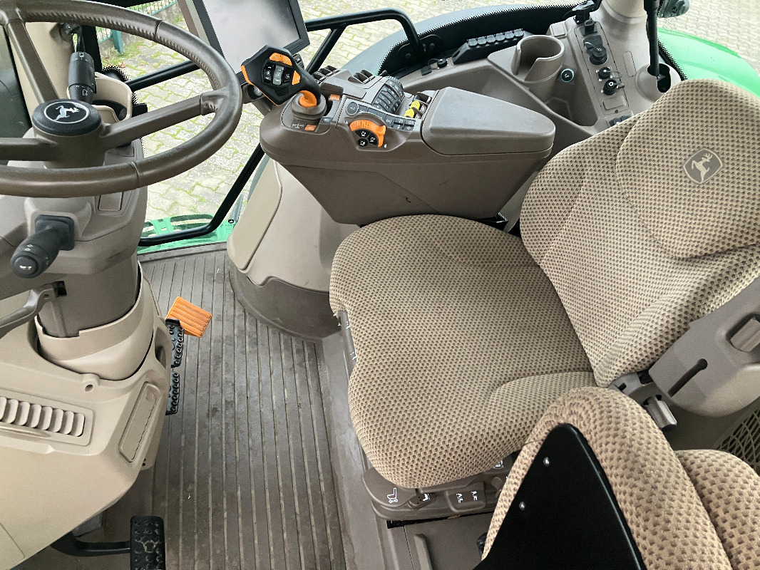 John Deere 6R185 - Tractor agricol: Foto 4 John Deere 6R185 - Tractor agricol: Foto 4