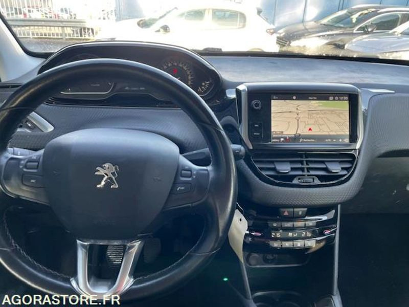 208 ALLURE PT 110cv-05/2016- 87950 KM - Automobil: Foto 5 208 ALLURE PT 110cv-05/2016- 87950 KM - Automobil: Foto 5