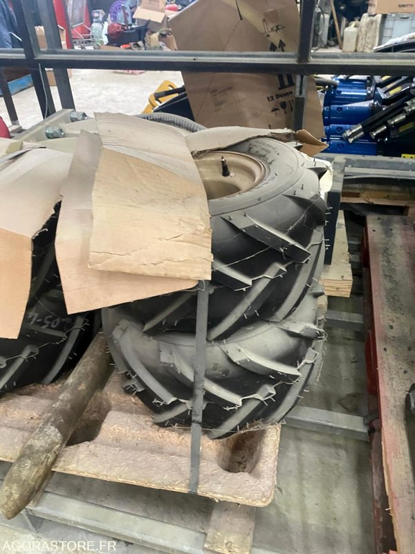 4 Roues completes CARLISLE 18 X 9.50-8 pour DITCH WITCH R300 - Echipamente de constructii: Foto 2 4 Roues completes CARLISLE 18 X 9.50-8 pour DITCH WITCH R300 - Echipamente de constructii: Foto 2