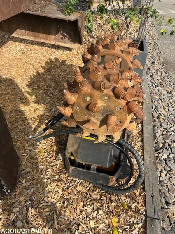 FRAISE HYDRAULIQUE DE DEMONSTRATION MB CRUSHER POUR PELLE 18-25 TONNES 2019 - Ataşament pentru Utilaje constructii: Foto 2 FRAISE HYDRAULIQUE DE DEMONSTRATION MB CRUSHER POUR PELLE 18-25 TONNES 2019 - Ataşament pentru Utilaje constructii: Foto 2