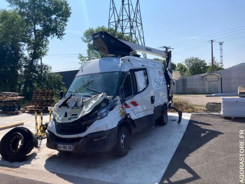 IVECO DAILY 50C18 NACELLE VERSALIFT - Autoutilitară: Foto 2 IVECO DAILY 50C18 NACELLE VERSALIFT - Autoutilitară: Foto 2