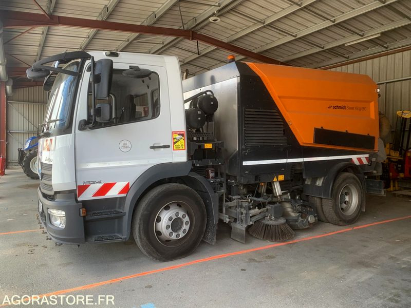 BALAYEUSE COMPOSÉE D'UN PORTEUR MERCEDES ET D'UN SYSTÈME DE BALAYAGE SCHMIDT - Măturătoare stradală: Foto 1 BALAYEUSE COMPOSÉE D'UN PORTEUR MERCEDES ET D'UN SYSTÈME DE BALAYAGE SCHMIDT - Măturătoare stradală: Foto 1