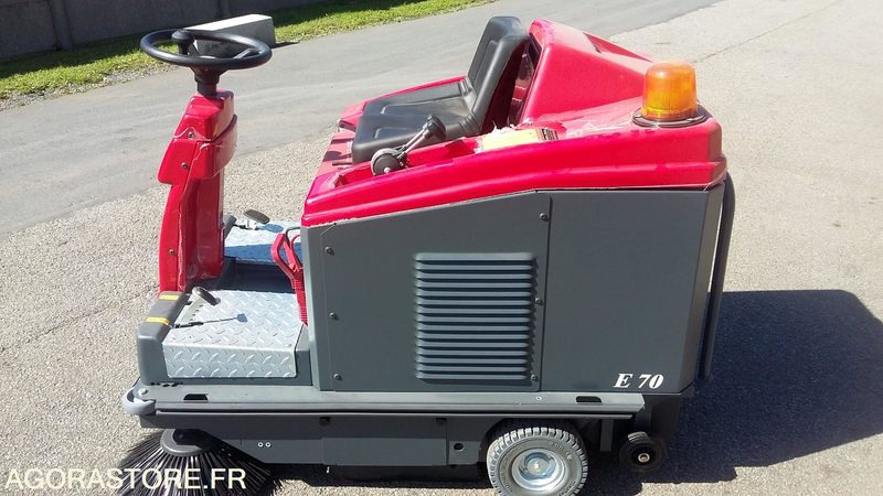 BALAYEUSE ELECTRIQUE A BATTERIES STYLE E70 - 2023 - Măturătoare stradală: Foto 1 BALAYEUSE ELECTRIQUE A BATTERIES STYLE E70 - 2023 - Măturătoare stradală: Foto 1