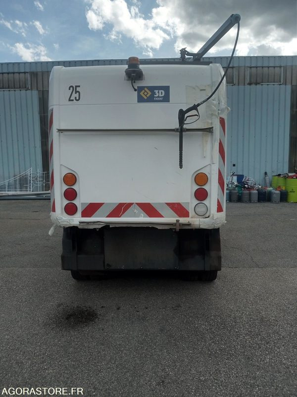 BALAYEUSE RAVO 5 SERIES 540 XL95FCH4CD1020902 - Măturătoare stradală: Foto 4 BALAYEUSE RAVO 5 SERIES 540 XL95FCH4CD1020902 - Măturătoare stradală: Foto 4