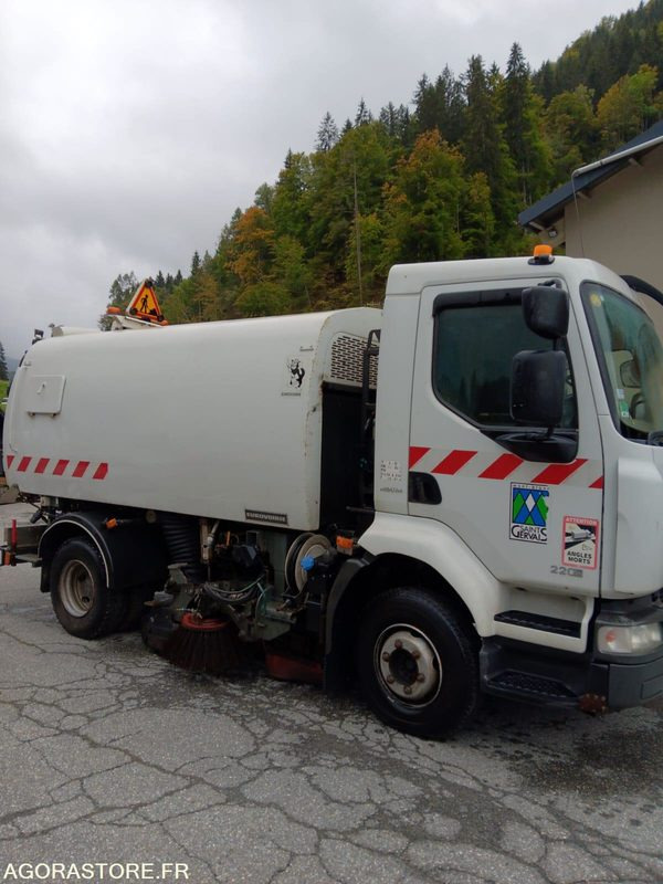 BALAYEUSE de Voiries- RENAULT MIDLUM 220 DXI avec aspiratrice EUROVOIRIE - Măturătoare stradală: Foto 4 BALAYEUSE de Voiries- RENAULT MIDLUM 220 DXI avec aspiratrice EUROVOIRIE - Măturătoare stradală: Foto 4