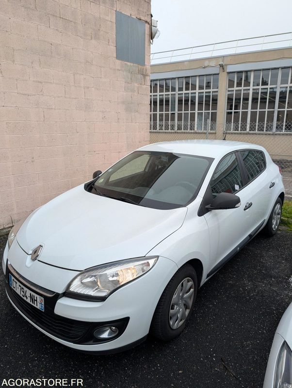 BERLINE MEGANE RENAULT 1.5 DCI BON ETAT 5 PLACES 200 010 KM - Automobil: Foto 3 BERLINE MEGANE RENAULT 1.5 DCI BON ETAT 5 PLACES 200 010 KM - Automobil: Foto 3