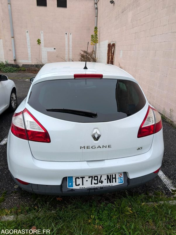 BERLINE MEGANE RENAULT 1.5 DCI BON ETAT 5 PLACES 200 010 KM - Automobil: Foto 4 BERLINE MEGANE RENAULT 1.5 DCI BON ETAT 5 PLACES 200 010 KM - Automobil: Foto 4