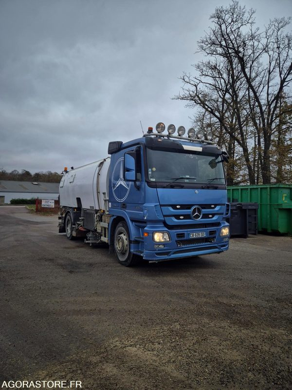 Balayeuse Eurovoirie Optifant 70 TA THP - 2012 - 242 000 heures - Măturătoare stradală: Foto 2 Balayeuse Eurovoirie Optifant 70 TA THP - 2012 - 242 000 heures - Măturătoare stradală: Foto 2