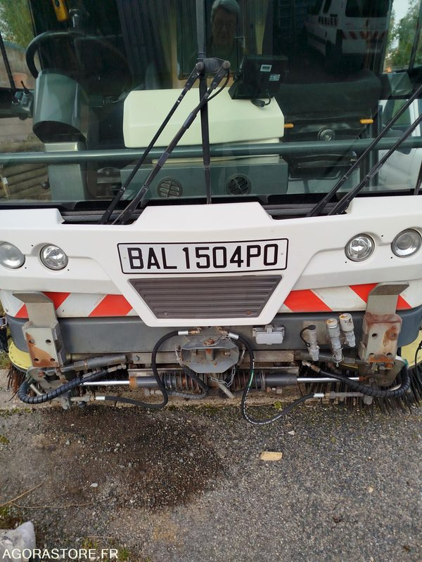 Balayeuse RAVO 540 XL + 3ème balai - Măturătoare stradală: Foto 4 Balayeuse RAVO 540 XL + 3ème balai - Măturătoare stradală: Foto 4
