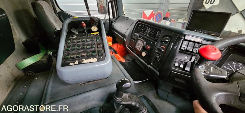 Balayeuse SCARAB MAJOR/Renault DK485AH Non roulant (Vente uniquement Export) - Măturătoare stradală: Foto 3 Balayeuse SCARAB MAJOR/Renault DK485AH Non roulant (Vente uniquement Export) - Măturătoare stradală: Foto 3