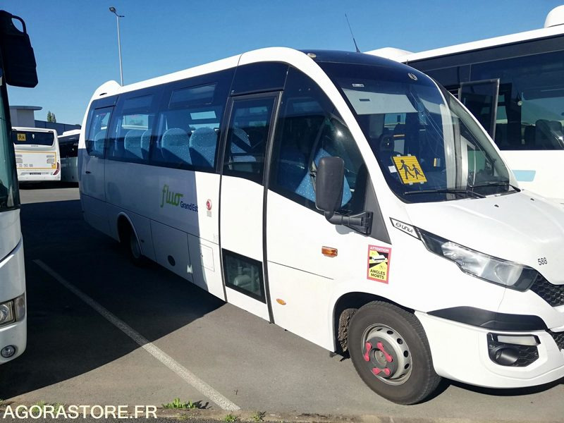 Bus Iveco UNVI 70C17 - 2017 - 120 000 km - Autobuz școlar: Foto 1 Bus Iveco UNVI 70C17 - 2017 - 120 000 km - Autobuz școlar: Foto 1