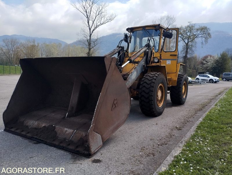CHARGEUSE SUR PNEUS VOLVO L70 de 1993 n°9930 HS A REPARER - Încărcător: Foto 1 CHARGEUSE SUR PNEUS VOLVO L70 de 1993 n°9930 HS A REPARER - Încărcător: Foto 1