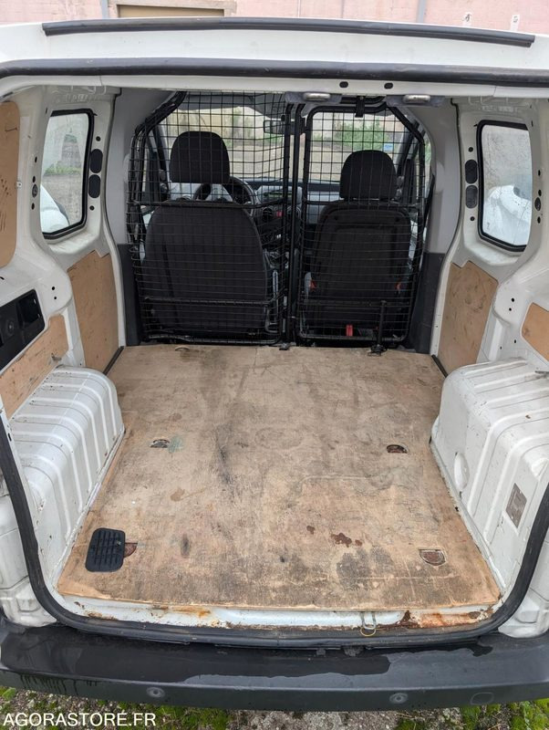 CITROEN NEMO 1.4 HDI - 137 030 KM - Autoutilitară compactă: Foto 4 CITROEN NEMO 1.4 HDI - 137 030 KM - Autoutilitară compactă: Foto 4