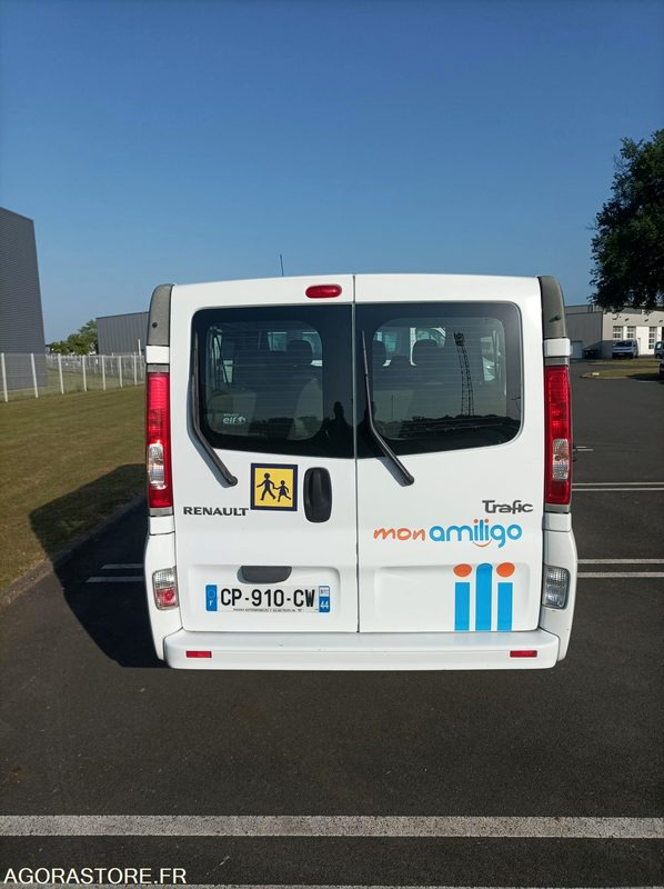 CP-910-CW - Roulant - RENAULT TRAFIC - VP - 9 Places - 308 000 Kms - Microbuz, Transport persoane: Foto 5 CP-910-CW - Roulant - RENAULT TRAFIC - VP - 9 Places - 308 000 Kms - Microbuz, Transport persoane: Foto 5