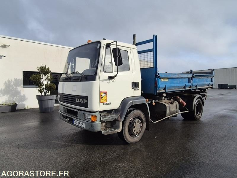 DAF 55TI TRI BENNE - Camion: Foto 1 DAF 55TI TRI BENNE - Camion: Foto 1