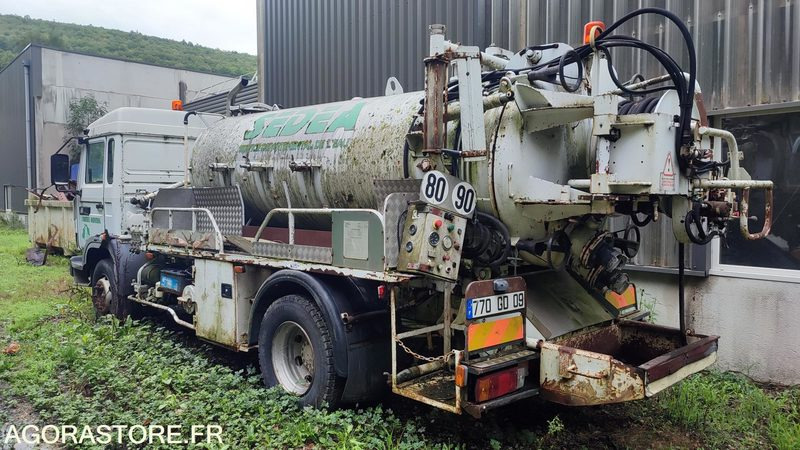 Camion Hydrocureur Renault - Maşină pentru vidanjări: Foto 3 Camion Hydrocureur Renault - Maşină pentru vidanjări: Foto 3