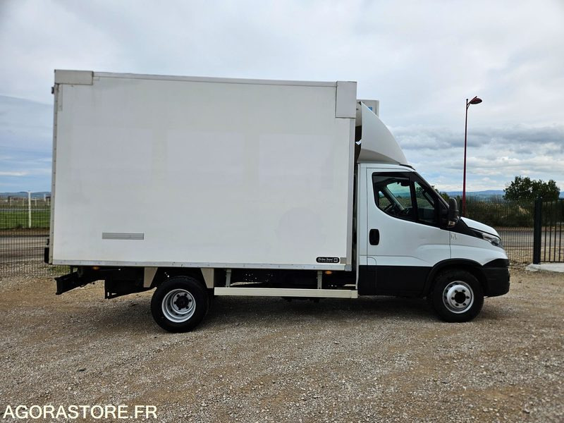IVECO DAILY 72C21 PORTE VIANDE FRIGORIFIQUE - 2017 - 360 000KM - Camion: Foto 1 IVECO DAILY 72C21 PORTE VIANDE FRIGORIFIQUE - 2017 - 360 000KM - Camion: Foto 1