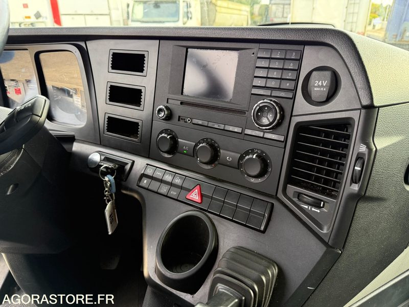 Leasing de Mercedes Antos 1824 caisson hayon dhollandia 3t - 193000km-2017 Mercedes Antos 1824 caisson hayon dhollandia 3t - 193000km-2017: Foto 8 Leasing de Mercedes Antos 1824 caisson hayon dhollandia 3t - 193000km-2017 Mercedes Antos 1824 caisson hayon dhollandia 3t - 193000km-2017: Foto 8