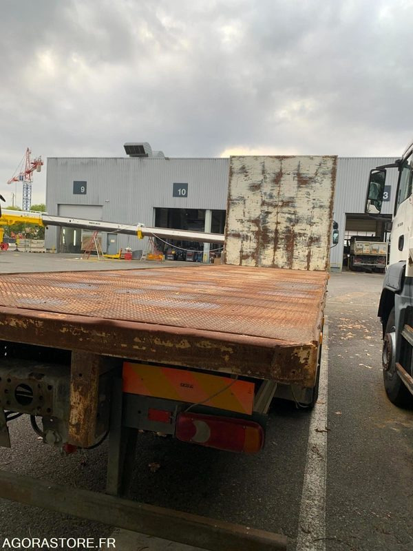 Porteur plateau DAF LF 18.250 - 2004 - 418000 Kms - Camion: Foto 3 Porteur plateau DAF LF 18.250 - 2004 - 418000 Kms - Camion: Foto 3