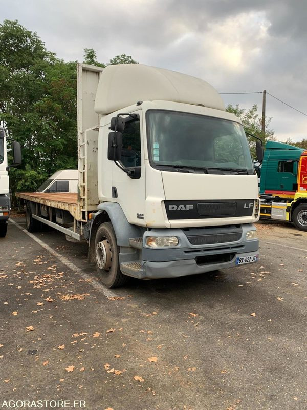 Porteur plateau DAF LF 18.250 - 2004 - 418000 Kms - Camion: Foto 1 Porteur plateau DAF LF 18.250 - 2004 - 418000 Kms - Camion: Foto 1