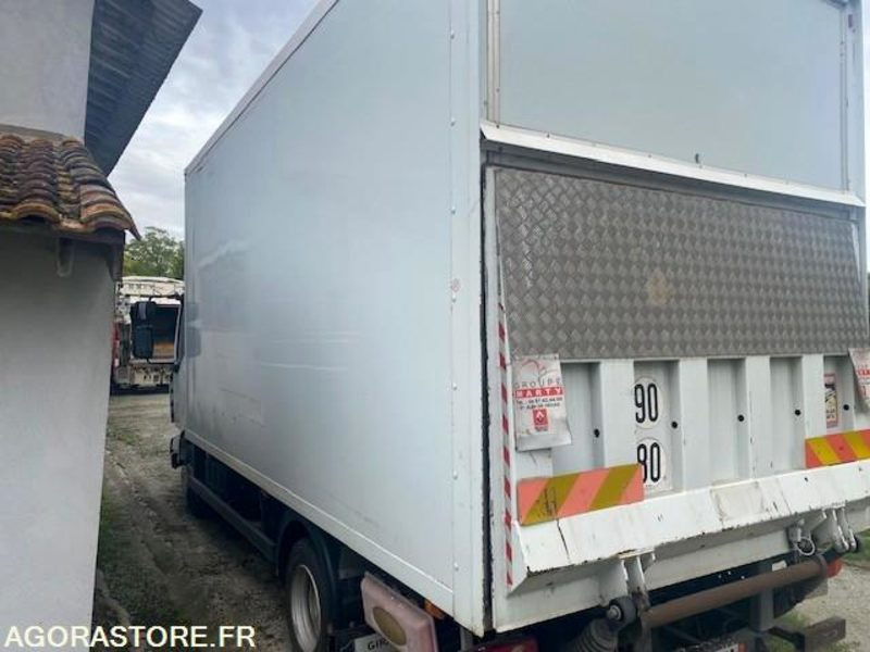RENAULT MIDLUM 180 DXIFOURGON HAYON 260000 KM - Camion: Foto 4 RENAULT MIDLUM 180 DXIFOURGON HAYON 260000 KM - Camion: Foto 4