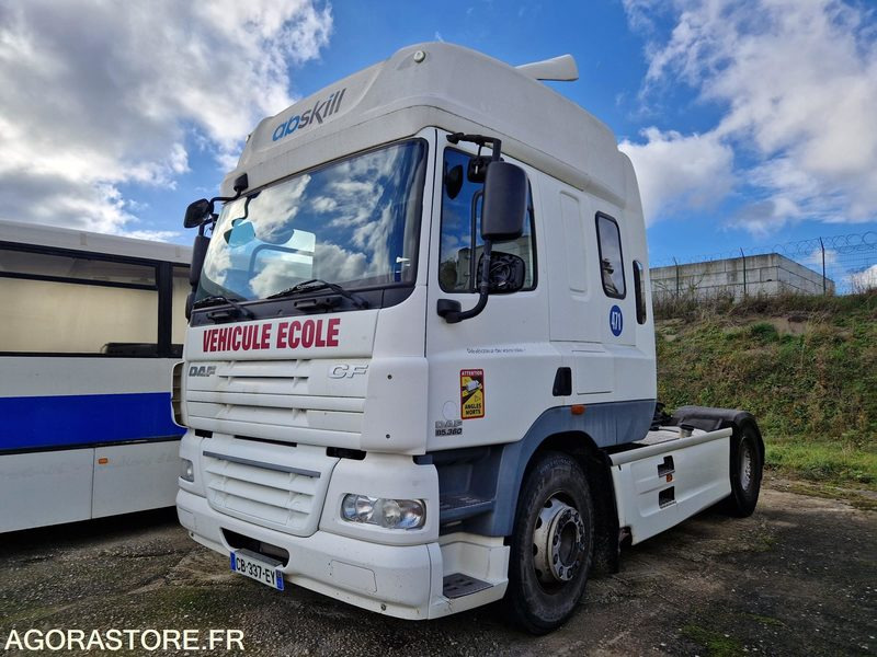 DAF CF 85.360 - 2012 - 241565 Kms - CB337EY - Cap tractor: Foto 1 DAF CF 85.360 - 2012 - 241565 Kms - CB337EY - Cap tractor: Foto 1