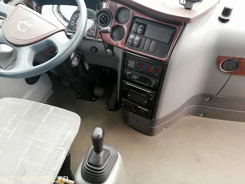 Car Isuzu Turquoise - 2017 - 110 000 km - Autobuz școlar: Foto 3 Car Isuzu Turquoise - 2017 - 110 000 km - Autobuz școlar: Foto 3