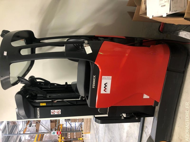 Chariot élévateur à mât rétractable - Stivuitor cu catarg retractabil: Foto 2 Chariot élévateur à mât rétractable - Stivuitor cu catarg retractabil: Foto 2