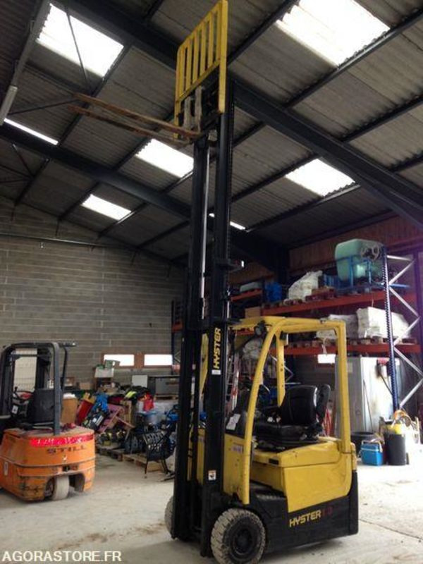 Chariot frontal 3 roues 2014 - Hyster A1.3 XNT - Electrostivuitor: Foto 2 Chariot frontal 3 roues 2014 - Hyster A1.3 XNT - Electrostivuitor: Foto 2