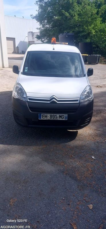 Citroen berlingo 1.6 hdi 75 cv 265517 kms Année 2016 / 3 places - Autoutilitară compactă: Foto 1 Citroen berlingo 1.6 hdi 75 cv 265517 kms Année 2016 / 3 places - Autoutilitară compactă: Foto 1