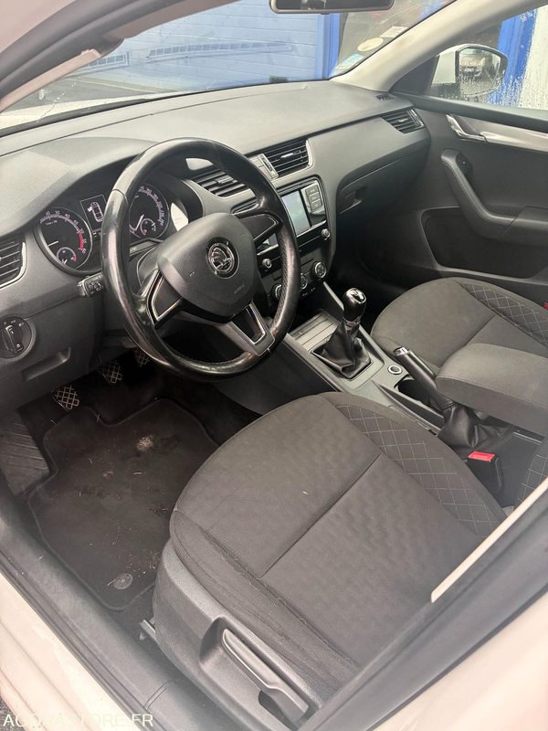 EL-798-GY - Roulant - SKODA OCTAVIA - VP - 366 000 Kms - Automobil: Foto 5 EL-798-GY - Roulant - SKODA OCTAVIA - VP - 366 000 Kms - Automobil: Foto 5