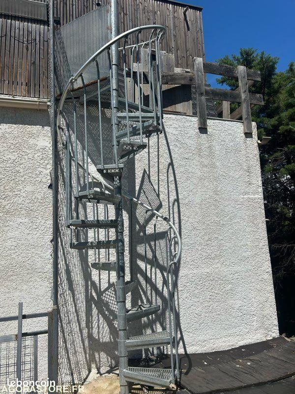 Escalier colimaçon 350 cm - Unealtă/ Echipament: Foto 1 Escalier colimaçon 350 cm - Unealtă/ Echipament: Foto 1