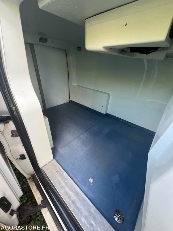 FIAT- SCUDO - 2015 - 350 000 KM - FRIGORIFIQUE MULTI TEMPERATURE - Autoutilitară frigorifica: Foto 4 FIAT- SCUDO - 2015 - 350 000 KM - FRIGORIFIQUE MULTI TEMPERATURE - Autoutilitară frigorifica: Foto 4