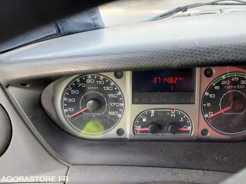 FOURGON IVECO AVEC GROUPE HP 371482 KMS / BC273MB (VENTE EXPORT UNIQUEMENT) - Dubă: Foto 4 FOURGON IVECO AVEC GROUPE HP 371482 KMS / BC273MB (VENTE EXPORT UNIQUEMENT) - Dubă: Foto 4