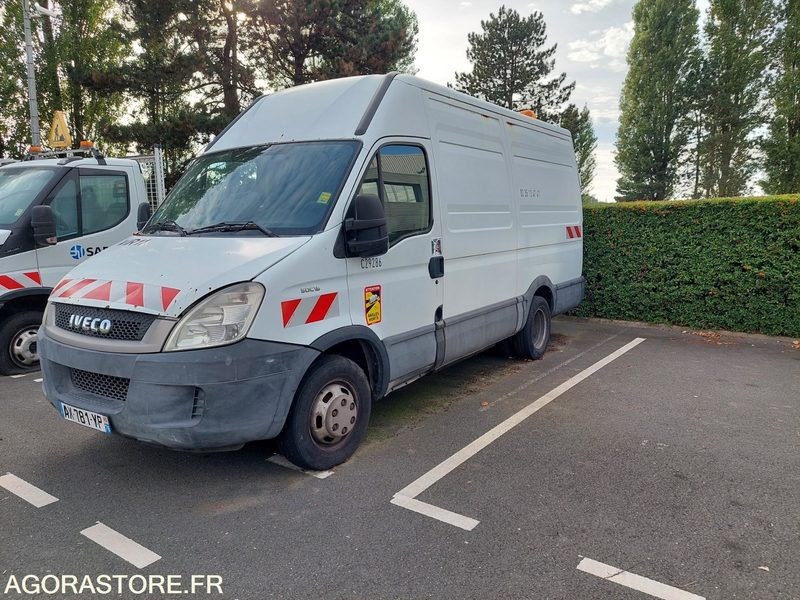 FOURGON IVECO AVEC GROUPE HP / AX781YP (VENTE EXPORT UNIQUEMENT) - Dubă: Foto 1 FOURGON IVECO AVEC GROUPE HP / AX781YP (VENTE EXPORT UNIQUEMENT) - Dubă: Foto 1