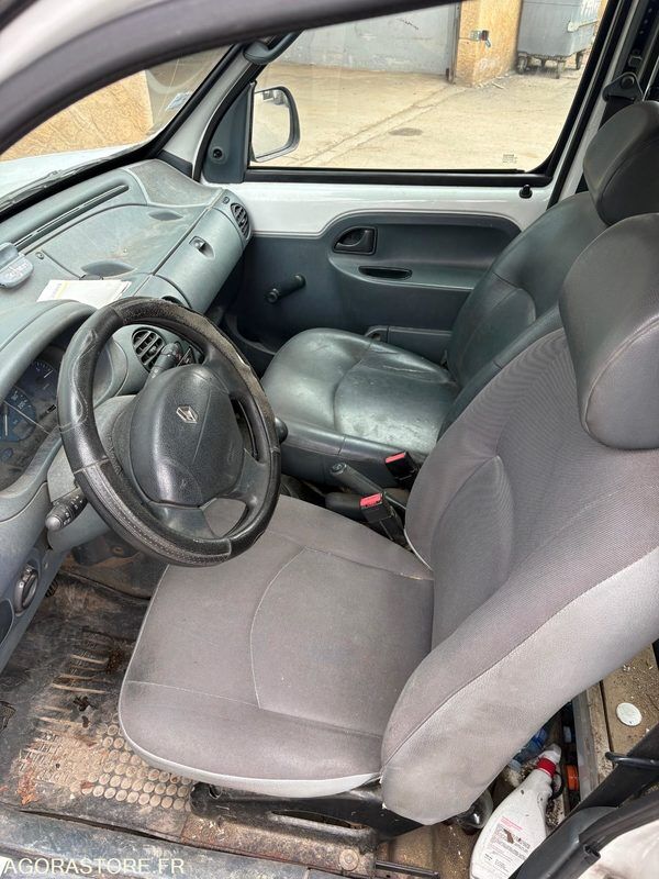 FOURGONNETTE RENAULT KANGOO - Autoutilitară compactă: Foto 4 FOURGONNETTE RENAULT KANGOO - Autoutilitară compactă: Foto 4