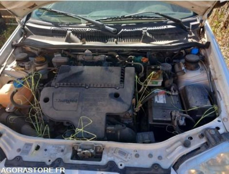 Fiat Strada 94607 kms 2010 - Pick-up: Foto 4 Fiat Strada 94607 kms 2010 - Pick-up: Foto 4