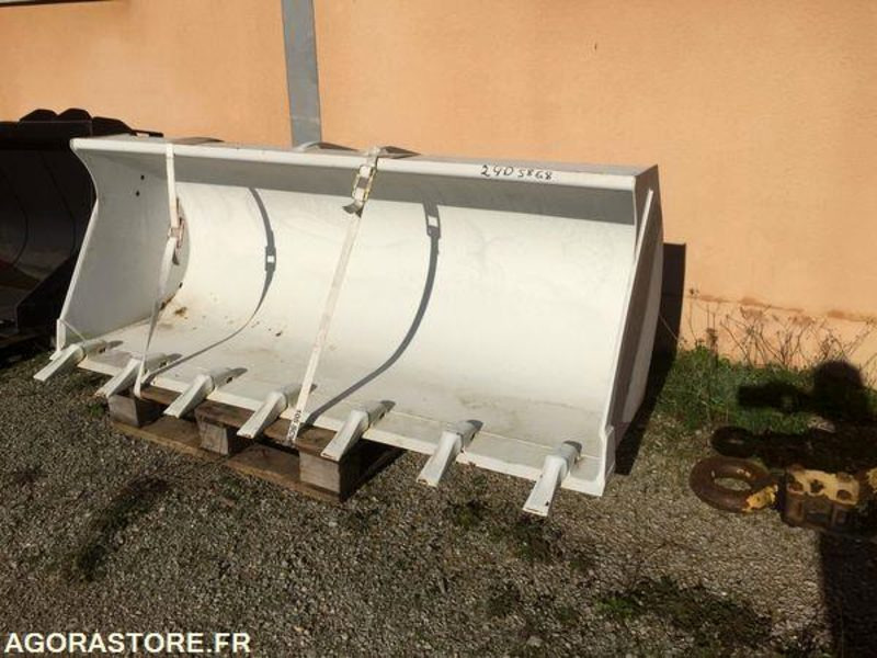 Godet neuf de chargeuse 2000mm New Holland W50, W60, W70, W80 - Cupă incărcător: Foto 1 Godet neuf de chargeuse 2000mm New Holland W50, W60, W70, W80 - Cupă incărcător: Foto 1