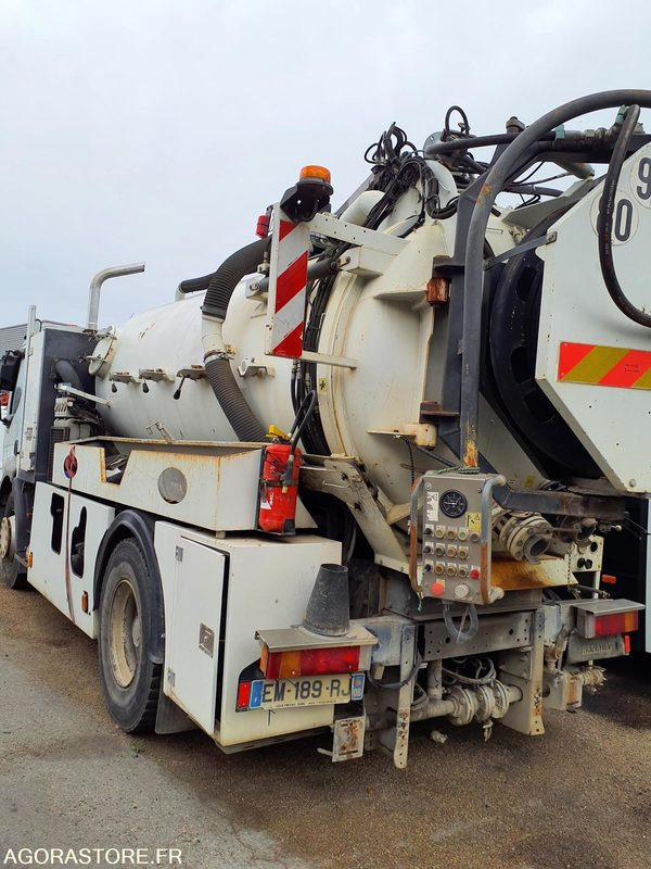 HYDROCUREUR 19T RIVARD - 2004 / 262 122 KM - Maşină pentru vidanjări: Foto 2 HYDROCUREUR 19T RIVARD - 2004 / 262 122 KM - Maşină pentru vidanjări: Foto 2
